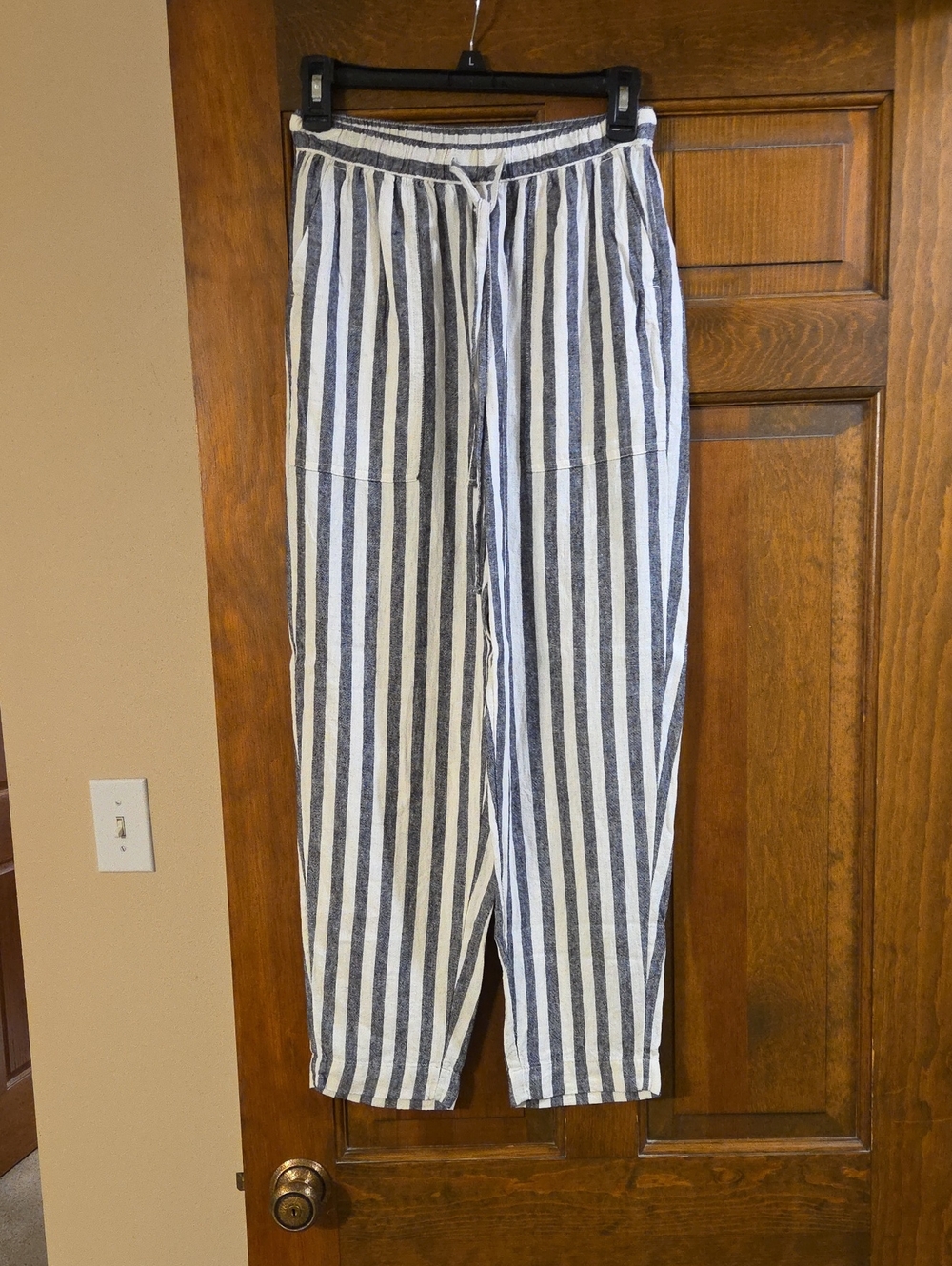 Universal Thread Vertical Stripe Drawstring Joggers - Navy and White